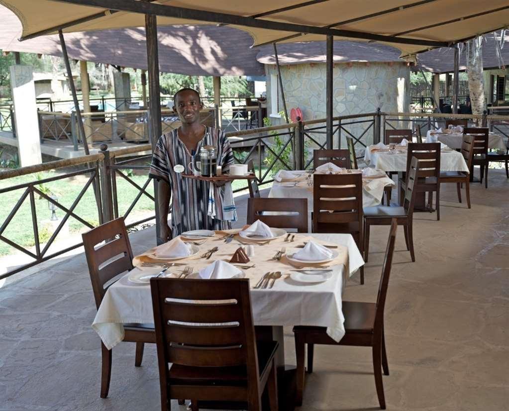 Ashnil Samburu Camp Hotel Restoran gambar